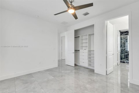 Villa ou maison à louer à Miami, Floride: 5 chambres, 206.15 m2 № 1941618 - photo 15