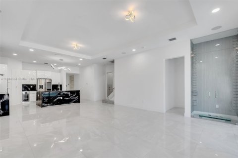 Villa ou maison à louer à Miami, Floride: 5 chambres, 206.15 m2 № 1941618 - photo 5