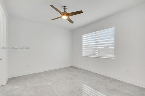 Villa ou maison à louer à Miami, Floride: 5 chambres, 206.15 m2 № 1941618 - photo 14