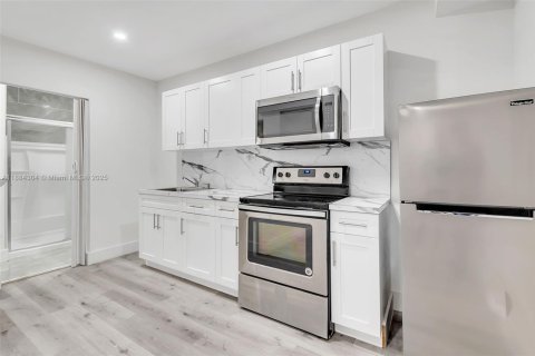 Villa ou maison à louer à Miami, Floride: 5 chambres, 206.15 m2 № 1941618 - photo 24