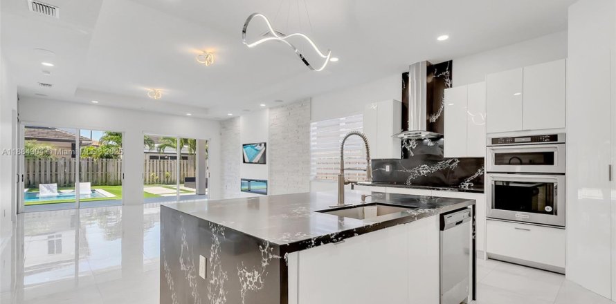Villa ou maison à Miami, Floride 5 chambres, 206.15 m2 № 1941618
