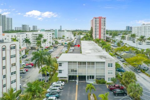 Condominio en venta en Hallandale Beach, Florida, 1 dormitorio, 70.14 m2 № 2010154 - foto 3