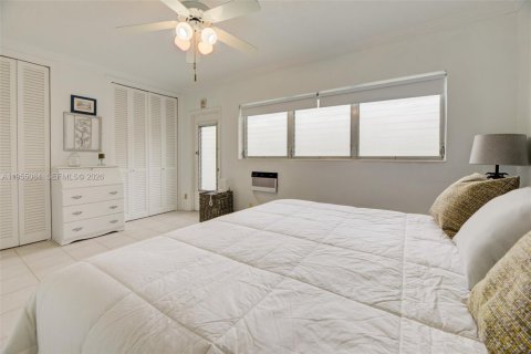 Condominio en venta en Hallandale Beach, Florida, 1 dormitorio, 70.14 m2 № 2010154 - foto 17