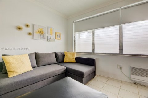 Condominio en venta en Hallandale Beach, Florida, 1 dormitorio, 70.14 m2 № 2010154 - foto 10
