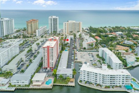 Condominio en Hallandale Beach, Florida, 1 dormitorio  № 2010154
