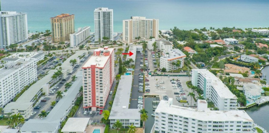 Condominio en Hallandale Beach, Florida, 1 dormitorio  № 2010154