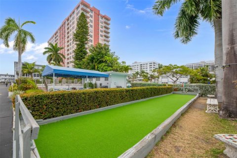 Condominio en venta en Hallandale Beach, Florida, 1 dormitorio, 70.14 m2 № 2010154 - foto 29