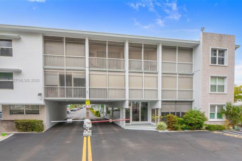 Condominio en venta en Hallandale Beach, Florida, 1 dormitorio, 70.14 m2 № 2010154 - foto 4