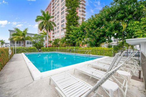 Condominio en venta en Hallandale Beach, Florida, 1 dormitorio, 70.14 m2 № 2010154 - foto 22