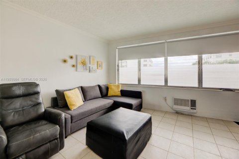Condominio en venta en Hallandale Beach, Florida, 1 dormitorio, 70.14 m2 № 2010154 - foto 9