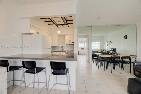 Condominio en venta en Hallandale Beach, Florida, 1 dormitorio, 70.14 m2 № 2010154 - foto 12