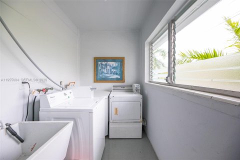 Condominio en venta en Hallandale Beach, Florida, 1 dormitorio, 70.14 m2 № 2010154 - foto 21