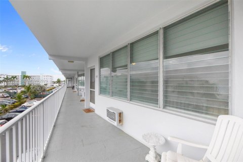 Condominio en venta en Hallandale Beach, Florida, 1 dormitorio, 70.14 m2 № 2010154 - foto 5