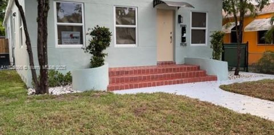 Commercial property in Hollywood, Florida 165.92 sq.m. № 1800995