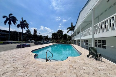 Condominio en alquiler en North Miami Beach, Florida, 1 dormitorio, 60.67 m2 № 1208779 - foto 1