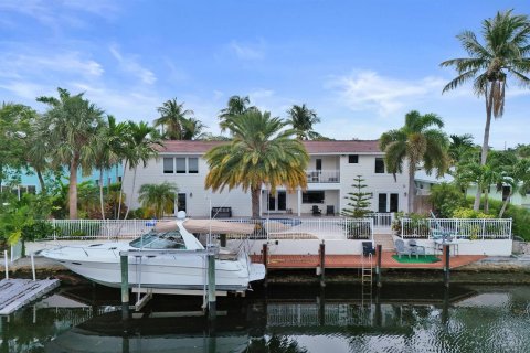 House in Lighthouse Point, Florida 6 bedrooms, 408.86 sq.m. № 2191889