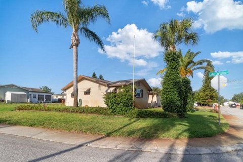 House in Port Richey, Florida 2 bedrooms, 127.09 sq.m. № 1907441 - photo 23