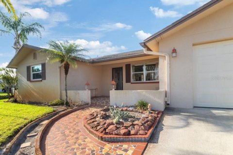 House in Port Richey, Florida 2 bedrooms, 127.09 sq.m. № 1907441 - photo 19