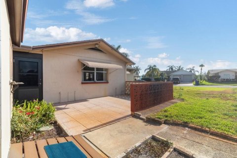 House in Port Richey, Florida 2 bedrooms, 127.09 sq.m. № 1907441 - photo 25