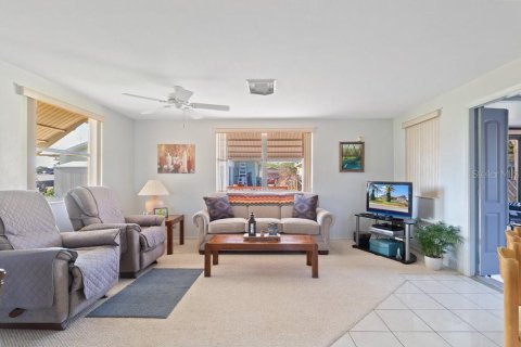 House in Port Richey, Florida 2 bedrooms, 127.09 sq.m. № 1907441 - photo 17