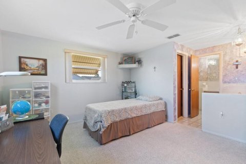 House in Port Richey, Florida 2 bedrooms, 127.09 sq.m. № 1907441 - photo 11