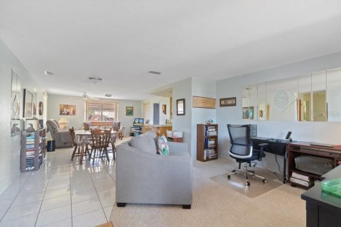 House in Port Richey, Florida 2 bedrooms, 127.09 sq.m. № 1907441 - photo 13