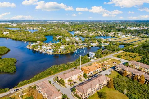 Touwnhouse à vendre à New Port Richey, Floride: 3 chambres, 233.18 m2 № 2214177 - photo 2