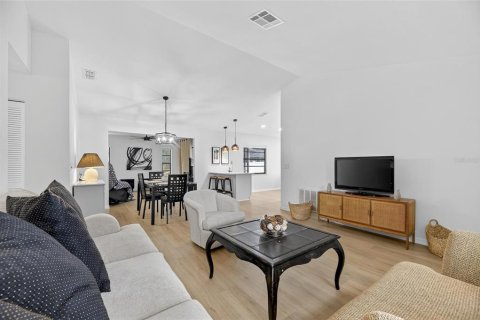 House in Spring Hill, Florida 2 bedrooms, 115.01 sq.m. № 1908025 - photo 4