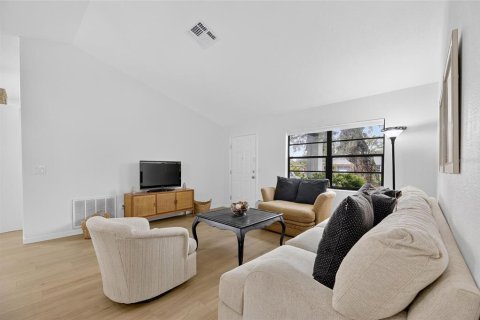 House in Spring Hill, Florida 2 bedrooms, 115.01 sq.m. № 1908025 - photo 5