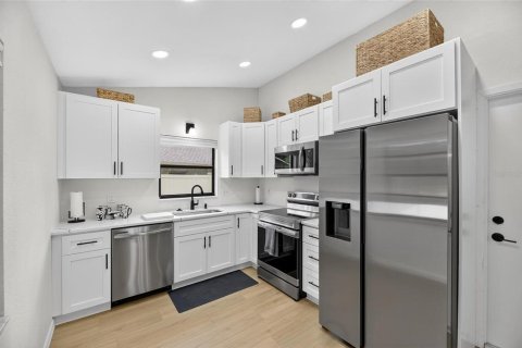 House in Spring Hill, Florida 2 bedrooms, 115.01 sq.m. № 1908025 - photo 9