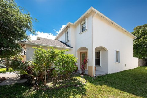 Villa ou maison à vendre à West Palm Beach, Floride: 4 chambres, 190.17 m2 № 2071233 - photo 2