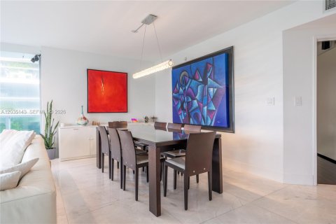 Condo in Surfside, Florida, 3 bedrooms № 2169982 - photo 5