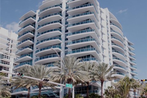Condominio en Surfside, Florida, 3 dormitorios № 2169982