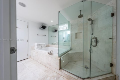 Condo in Surfside, Florida, 3 bedrooms № 2169982 - photo 23