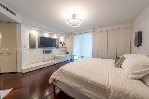 Condo in Surfside, Florida, 3 bedrooms № 2169982 - photo 29