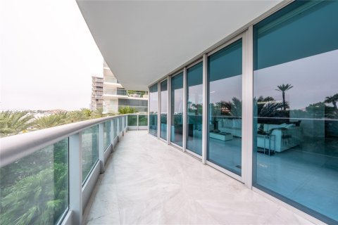 Condo in Surfside, Florida, 3 bedrooms № 2169982 - photo 12