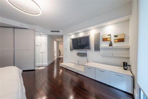 Condo in Surfside, Florida, 3 bedrooms № 2169982 - photo 30