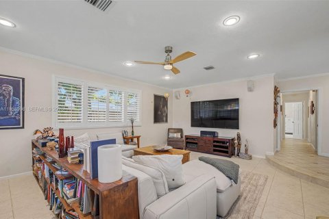 House in Palmetto Bay, Florida 3 bedrooms, 219.06 sq.m. № 2017642 - photo 8