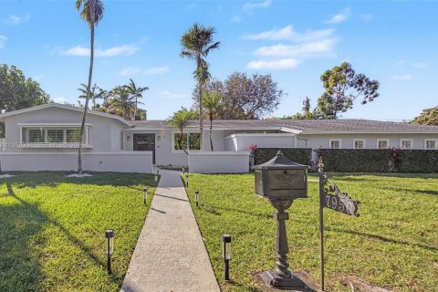 House in Palmetto Bay, Florida 3 bedrooms, 219.06 sq.m. № 2017642