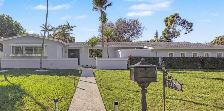 House in Palmetto Bay, Florida 3 bedrooms, 219.06 sq.m. № 2017642