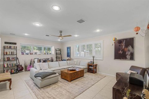 House in Palmetto Bay, Florida 3 bedrooms, 219.06 sq.m. № 2017642 - photo 7