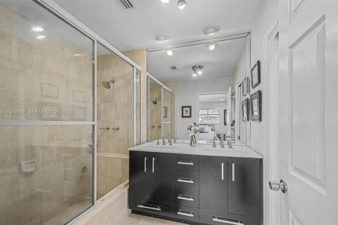 House in Palmetto Bay, Florida 3 bedrooms, 219.06 sq.m. № 2017642 - photo 13