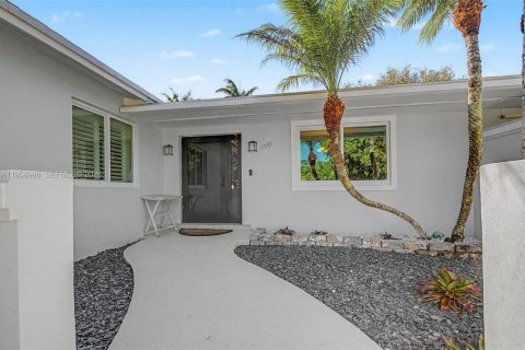 House in Palmetto Bay, Florida 3 bedrooms, 219.06 sq.m. № 2017642 - photo 3