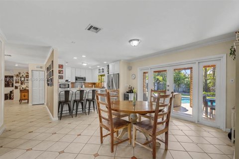 House in Palmetto Bay, Florida 3 bedrooms, 219.06 sq.m. № 2017642 - photo 6