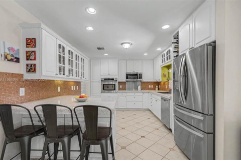 House in Palmetto Bay, Florida 3 bedrooms, 219.06 sq.m. № 2017642 - photo 5