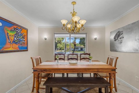 House in Palmetto Bay, Florida 3 bedrooms, 219.06 sq.m. № 2017642 - photo 9