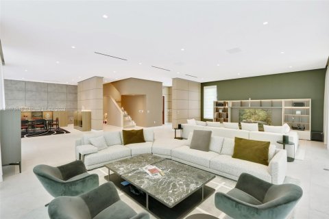 House in Miami Shores, Florida 6 bedrooms, 629.69 sq.m. № 1861048 - photo 15