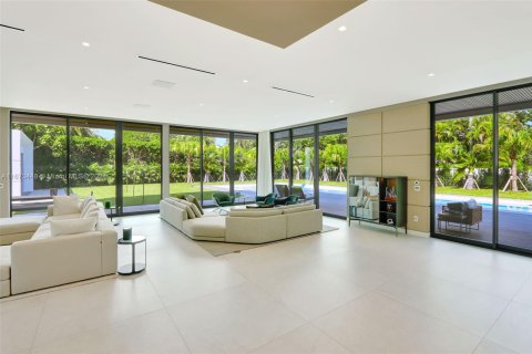 House in Miami Shores, Florida 6 bedrooms, 629.69 sq.m. № 1861048 - photo 17