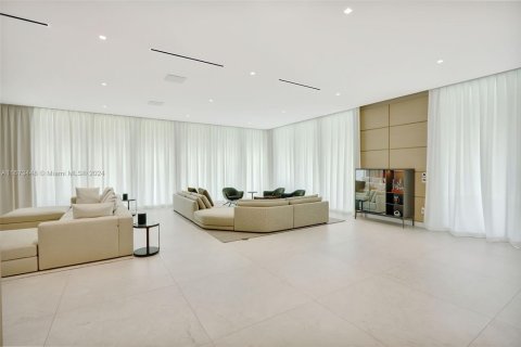 House in Miami Shores, Florida 6 bedrooms, 629.69 sq.m. № 1861048 - photo 14