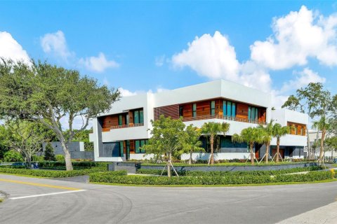 Villa ou maison à vendre à Miami Shores, Floride: 6 chambres, 629.69 m2 № 1861048 - photo 1